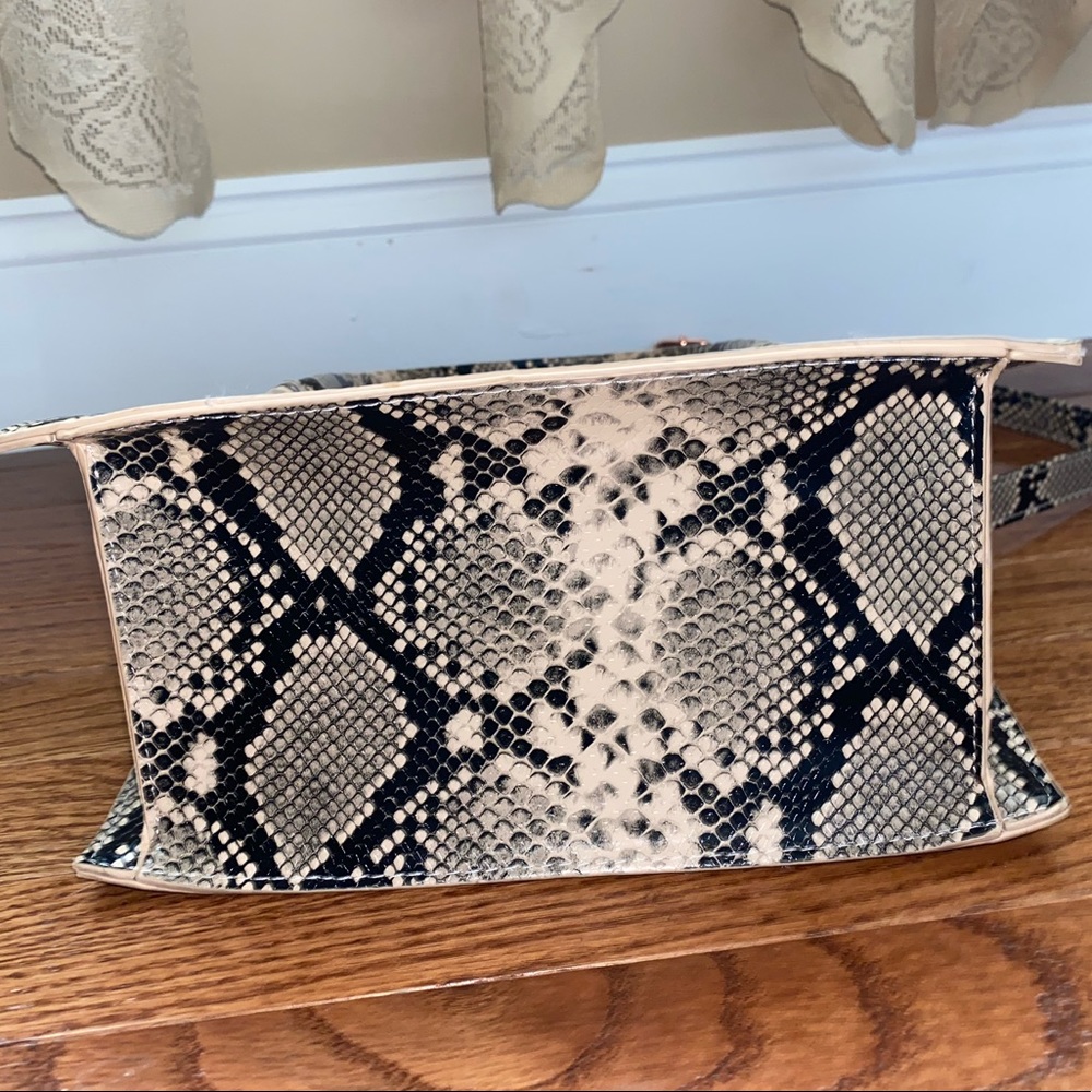 Snake Print Purse - Picture 4 of 9